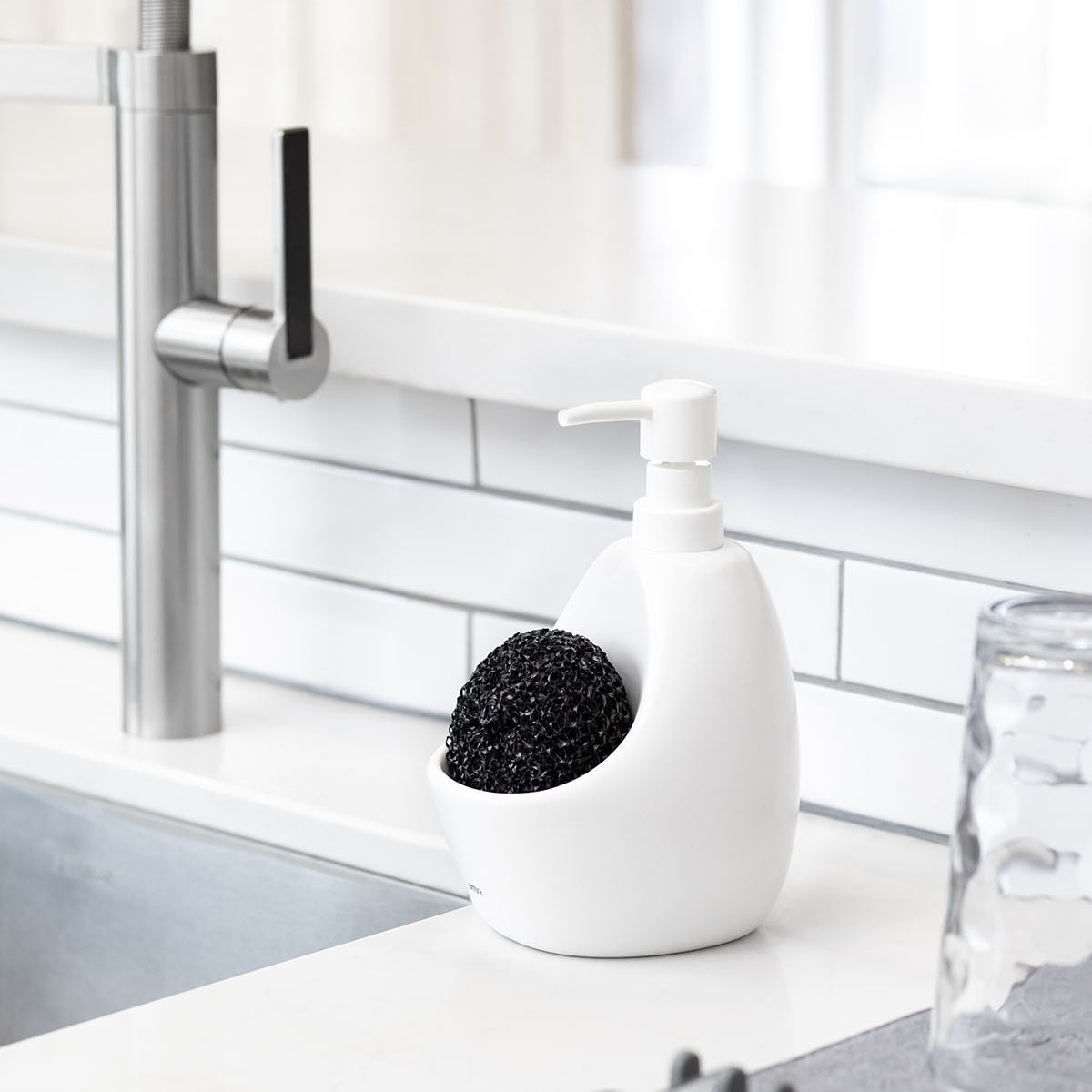 DOZER ZA SAPUN SA SUNĐEROM, JOEY - Pump/Scrubby combo JOEY, white - Slika 3