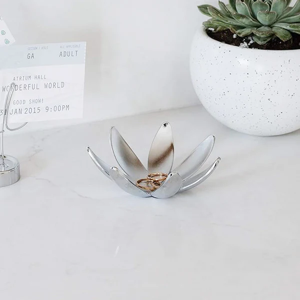 STALAK ZA PRSTENJE - Magnolia Ring Holder - Chrome - Slika 5