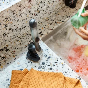 ČETKA  SA SAPUNOM   -  Soap Dispensing Washing Up Brush with Steel Stand