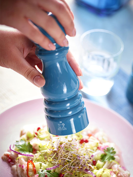 MLIN ZA BIBER - u'Select Manual Wooden Pepper Mill in Pacific Blue Gloss, 18cm - Slika 2