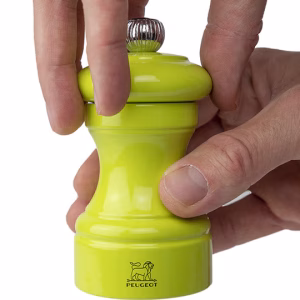 MLIN ZA SO   -   Manual Salt Mill in Wood, Pistachio Gloss, 10cm