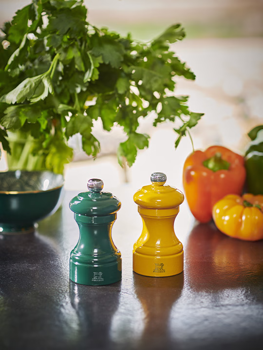 MLIN ZA BIBER - Manual Pepper Mill in Forest Green Gloss Painted Wood, 10 cm - Slika 6